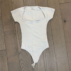 Aritzia Babaton Contour Straight Neck T Shirt Bodysuit